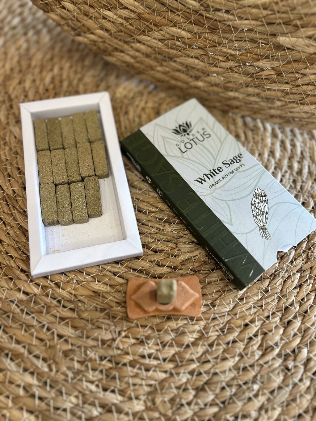 INCIENSO EN LADRILLO SALVIA BLANCA GOLDEN LOTUS