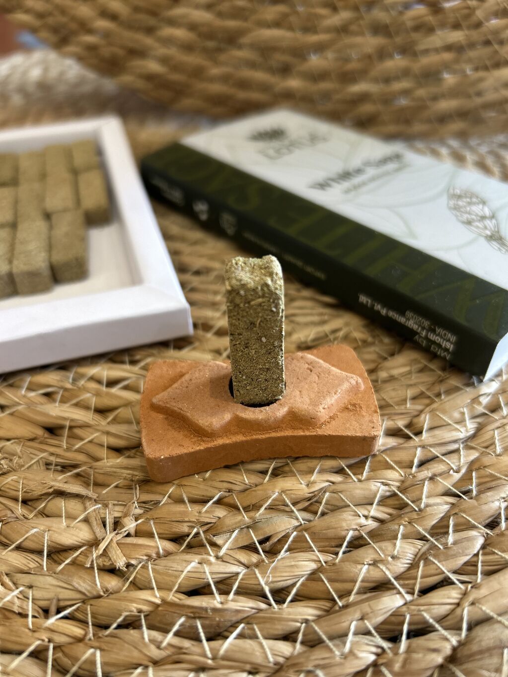 INCIENSO EN LADRILLO SALVIA BLANCA GOLDEN LOTUS